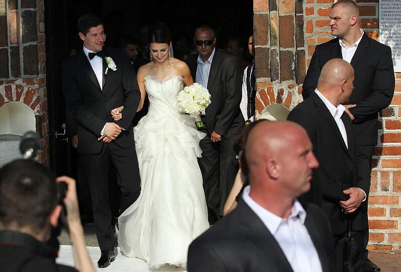 Ein strahlender Robert Lewandowski gibt seiner Anna am Samstag das Jawort - die Bilder der Hochzeit in Polen