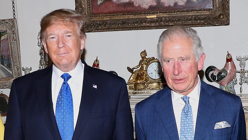 Donald Trump (li.) soll König Charles im September treffen.