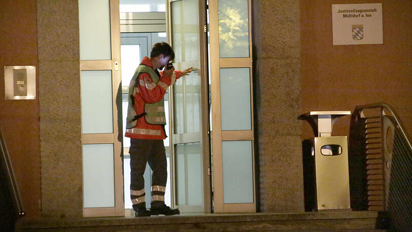 Die Bilder vom Großeinsatz an der JVA in Mühldorf am Inn.