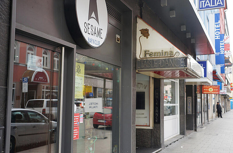 Die Sesame Bar in der Schillerstraße: Hier fand in der Nacht auf Samstag eine großangelegte Polizei-Razzia statt.
