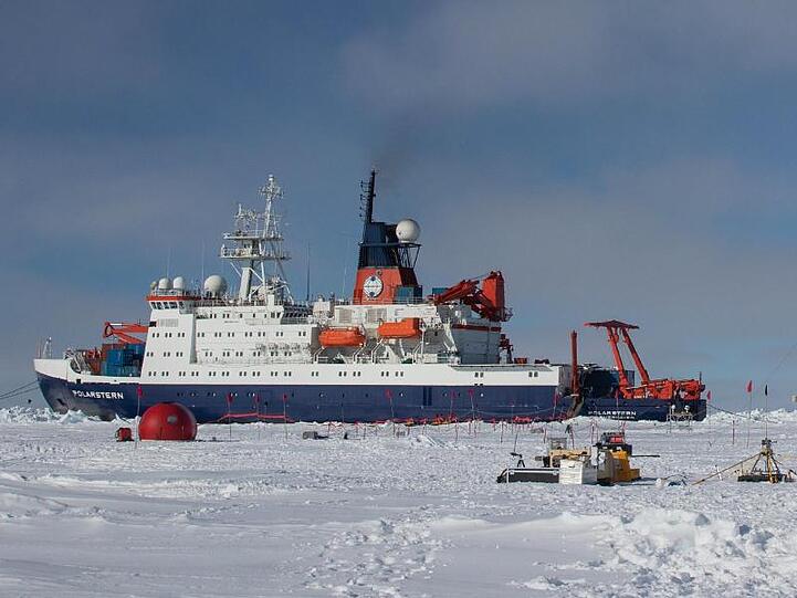 Das deutsche Forschungsschiff "Polarstern" in der Antarktis.