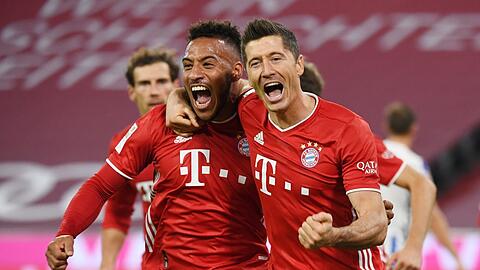 Der Vier-Tore-Mann: Lewy (r.) feiert mit Tolisso.