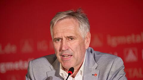 Die bayerische IG Metall mit Landeschef Ott fordert in schwieriger wirtschaftlicher Lage Standorttreue von den heimischen Unternehmen. (Archivfoto)
