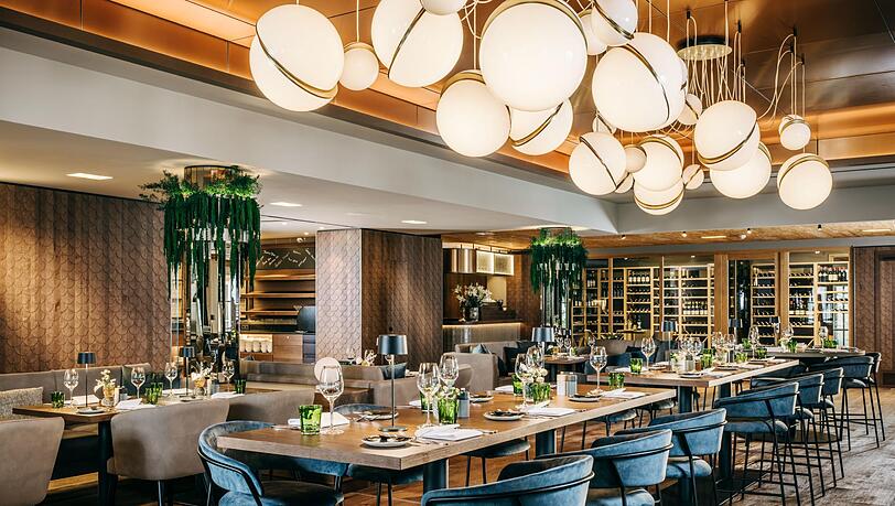 Ein Blick ins elegante Restaurant Tirolia. Ein Blick ins elegante Restaurant Tirolia.