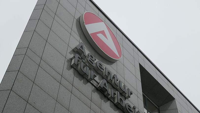 Mit Hilfe und H&auml;rte sollen die Beh&ouml;rden den Hilfebeziehenden begegnen. (Archivfoto)