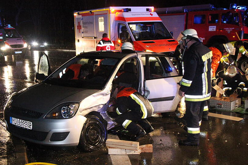 Crash auf der B 12 bei Reichertsheim