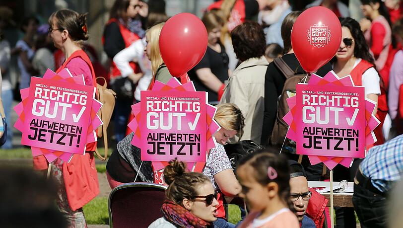 Der Kita-Streik hat begonnen. Eltern sollen sich mit den Streikenden solidarisieren. Der Kita-Streik hat begonnen. Eltern sollen sich mit den Streikenden solidarisieren.