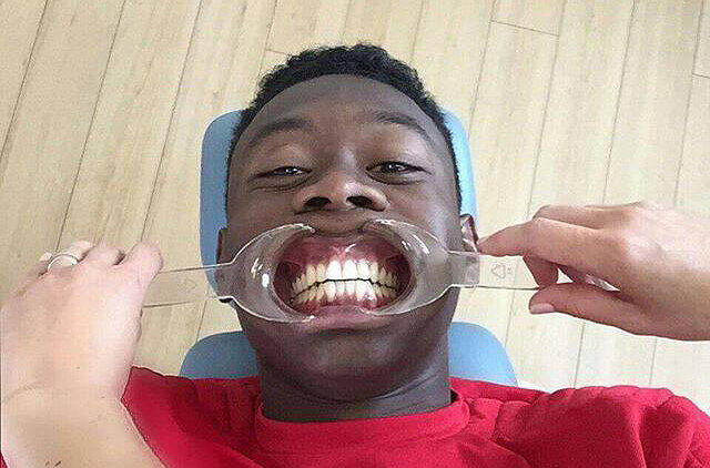 David Alaba strahlt auf seinem Facebook-Account seinen Fans entgegen.
