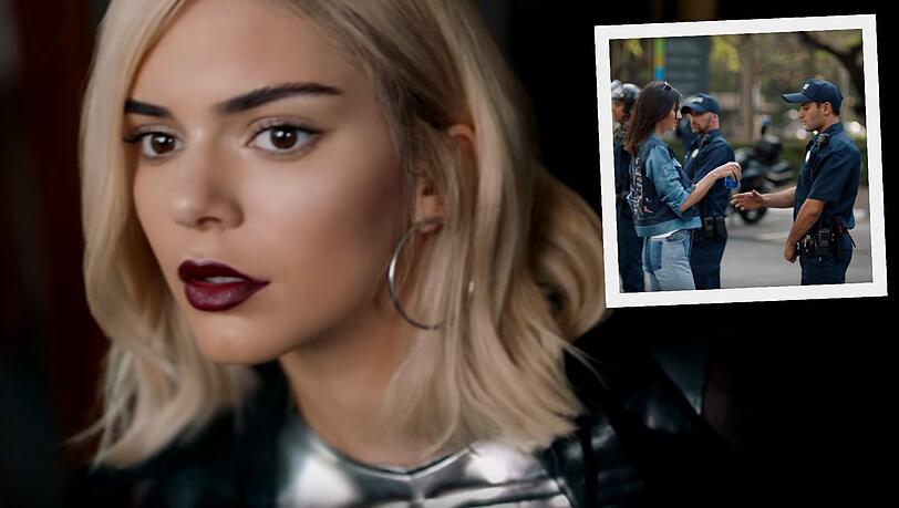 Kendall Jenners neuer Werbesport für Pepsi sieht sich mit harscher Kritik konfrontiert. Kendall Jenners neuer Werbesport für Pepsi sieht sich mit harscher Kritik konfrontiert.