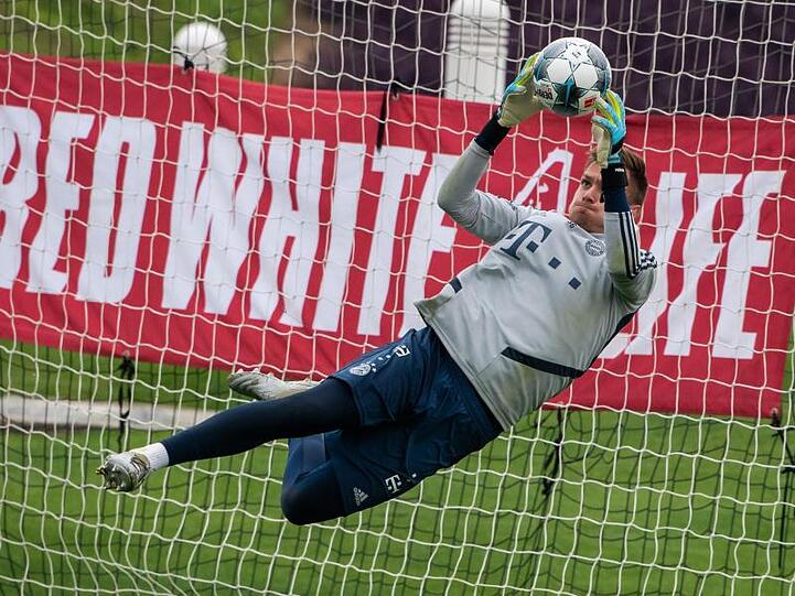 Torwart Christian Früchtl während einer Übungseinheit. Foto: Peter Kneffel/dpa/Archivbild