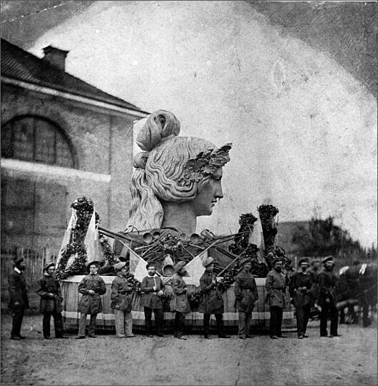 Fotograf Alois Löcherer hat dokumentiert, wie die Bavaria 1850 auf die Theresienhöhe gebracht wird.