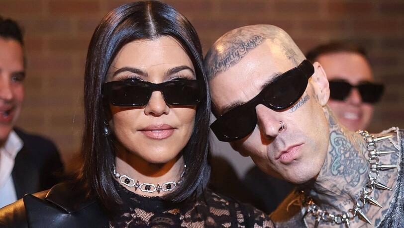 Kourtney Kardashian und Travis Barker sind seit 2020 ein Paar und seit 2022 verheiratet. Im November 2023 kam ihr Sohn Rocky zur Welt.