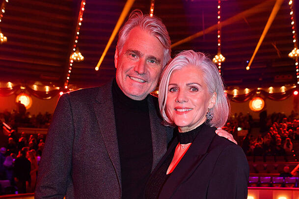 Frank Spothelfer und Birgit Schrowange lernten sich 2017 auf einer Kreuzfahrt kennen. Seit 2023 sind sie verheiratet.