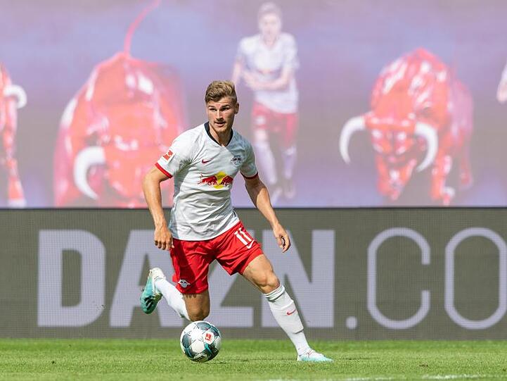 Der Leipziger Timo Werner spielt den Ball. Foto: Robert Michael/Archivbild