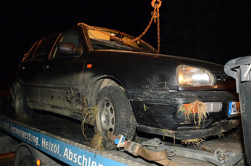 Der VW Golf ist nach dem Unfall ein Totalschaden.