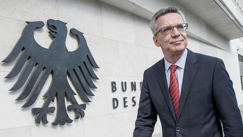 Bundesinnenminister de Maiziere über die Flüchtlingskrise: "Wir schaffen das nicht ohne weiteres - das ist schon eine große Anstrengung." Bundesinnenminister de Maiziere über die Flüchtlingskrise: "Wir schaffen das nicht ohne weiteres - das ist schon eine große Anstrengung."