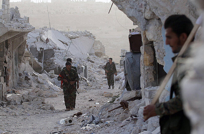 In den Trümmern der syrischen Stadt Aleppo.