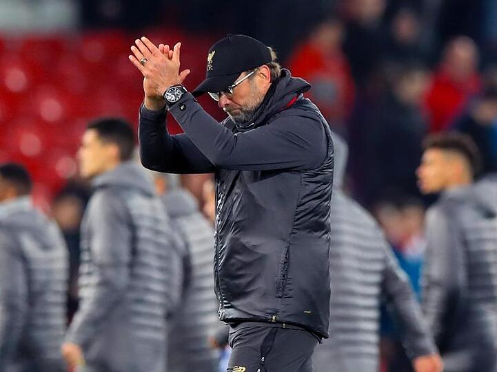 Liverpools Trainer Jürgen Klopp applaudiert nach dem Sieg über den FC Porto.
