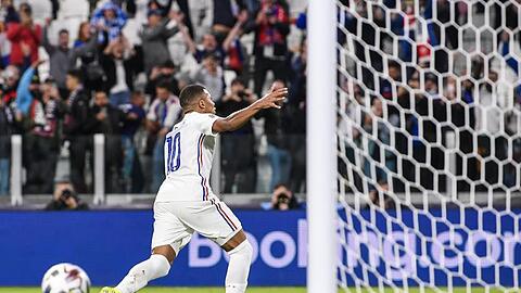 Kylian Mbappé jubelt nach seinem Treffer für die Franzosen.
