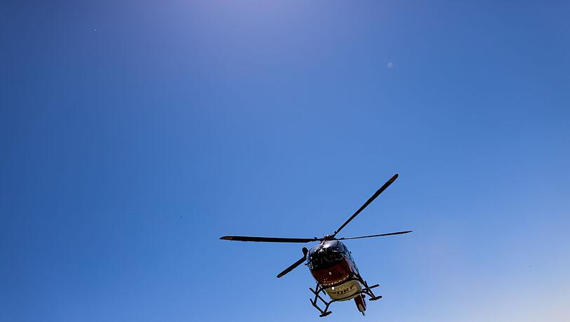 Ein Rettungshubschrauber brachte den Mann ins Krankenhaus. (Symbolbild)