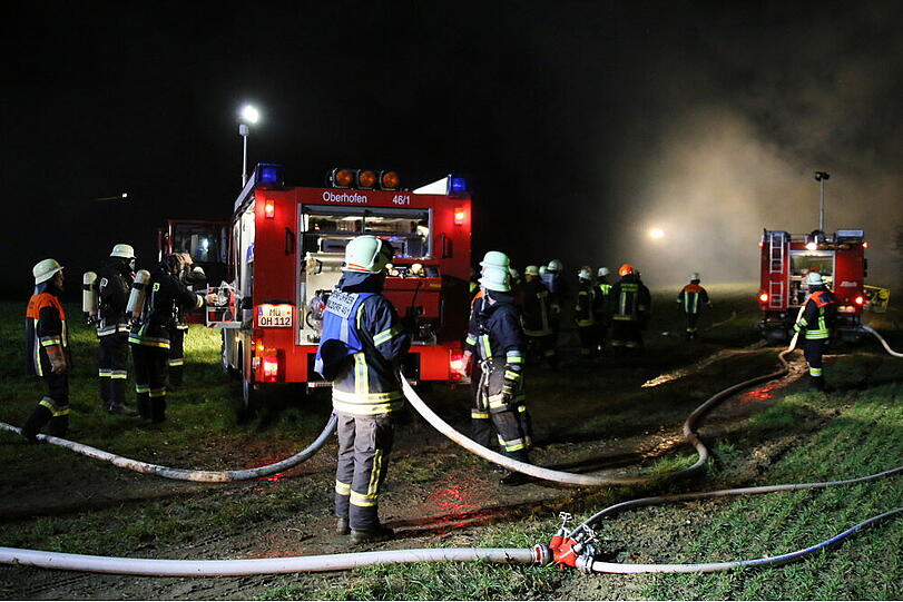 Scheunenbrand in Litlbach. Die Bilder vom Feuerwehreinsatz.