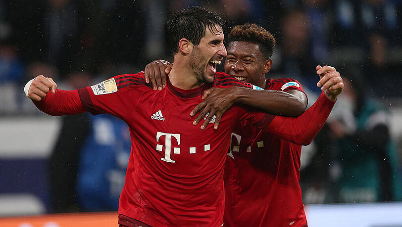Der erste Torschrei nach 813 Tagen, das Ende einer langen Leidenszeit: Javier Martinez jubelt gemeinsam mit David Alaba über seinen Treffer zum 2:1 für den FC Bayern im Spiel gegen Schalke 04. Der erste Torschrei nach 813 Tagen, das Ende einer langen Leidenszeit: Javier Martinez jubelt gemeinsam mit David Alaba über seinen Treffer zum 2:1 für den FC Bayern im Spiel gegen Schalke 04.