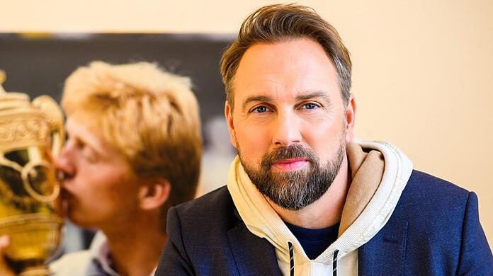 Steven Gätjen interviewt Boris Becker in "Sat.1 Spezial. Boris Becker".