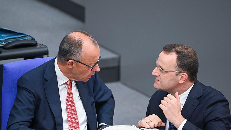 Kanzler Merz stellt sich hinter Unionsfraktionschef Spahn.
