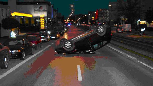 Bei dem Unfall auf der Landsberger Straße entsteht bei dem Seat ein Totalschaden. Bei dem Unfall auf der Landsberger Straße entsteht bei dem Seat ein Totalschaden.