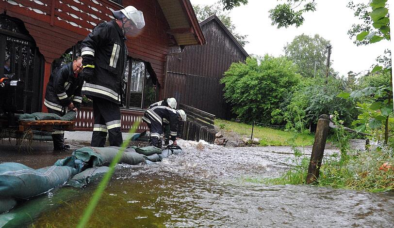 Hochwasser in Bayern und München halten die Einsatzkräfte in Atem. Die Bilder