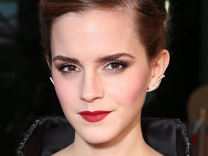 Auch Emma Watson setzt mit Rouge ihr Gesicht in Szene