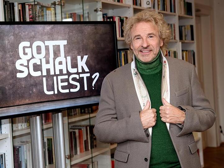 Thomas Gottschalk präsentiert bei einer Pressekonferenz seine Sendung "Gottschalk liest?". Foto: Sven Hoppe/dpa