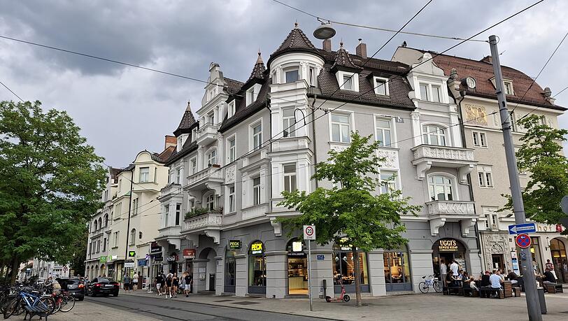 Peck steht f&uuml;r Pasinger Eck. Vor Kurzem war dort am Pasinger Bahnhofsplatz 2 noch eine Filiale der Telekom.