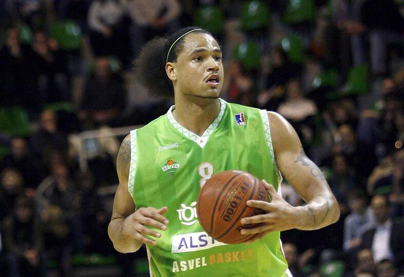 Chevon Troutman im Trikot von Ex-Klub Lyon, er hat auch schon in Frankreich gespielt.