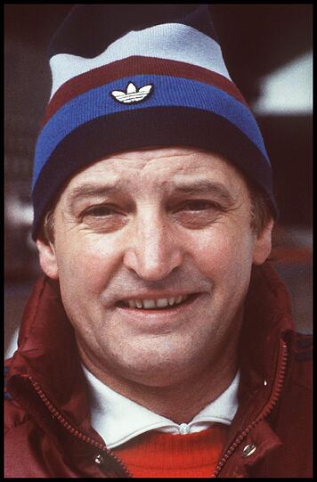 Xaver Unsinn (29.11.1929 - 04.01.2012): Der langjährige Eishockey-Bundestrainer Xaver Unsinn stirbt in Füssen. Zwischen 1975 und 1977 sowie 1982 und 1990 coachte Unsinn die DEB-Auswahl. Sein größter Erfolg als Trainer war der Gewinn der Bronzemedaille bei den Olympischen Spielen in Innsbruck 1976.