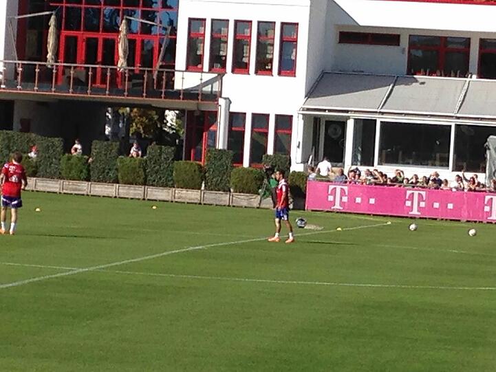Thiago ist wieder im FC-Bayern-Training dabei: Die Bilder von der Säbener Straße.
