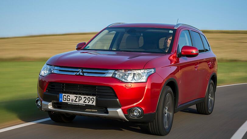 Angenehmes Reiseauto mit Offroad-Talenten: Der Outlander kommt stattlich und fesch daher und setzt auf innere Stärken statt auf protziges Auftreten. Angenehmes Reiseauto mit Offroad-Talenten: Der Outlander kommt stattlich und fesch daher und setzt auf innere Stärken statt auf protziges Auftreten.