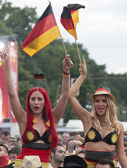 Es gibt nicht nur das hässliche Fan-Gesicht dieser Euro 2016. Sondern auch das schöne und kuriose. Sehen Sie hier die Bilder in unserer Galerie.