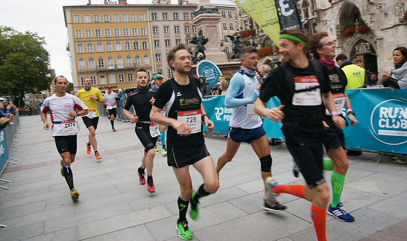Wo sonst die Touristen zu den Schäfflern raufstarren, sind am Sonntag tausende Sportler vorbeigelaufen.