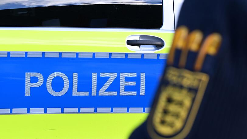 Ein Mann soll am Wochenende seine Partnerin mit einem Messer verletzt haben. (Symbolbild) Ein Mann soll am Wochenende seine Partnerin mit einem Messer verletzt haben. (Symbolbild)