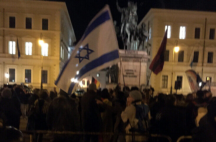 Israel-Flaggen bei Pegida: Die CSU vermutet Voksverhetzung.