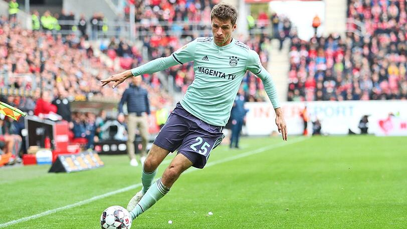 THOMAS MÜLLER, NOTE 4: Nach zwei Spielen als "Bankdirektor" wieder in der Startelf. Diesmal auf Robbens rechter Außenbahn, der gesperrt fehlte. Als Derwisch unterwegs, gut als Balldieb. Dennoch: In Sachen Torgefahr nicht wirklich in Erscheinung getreten.