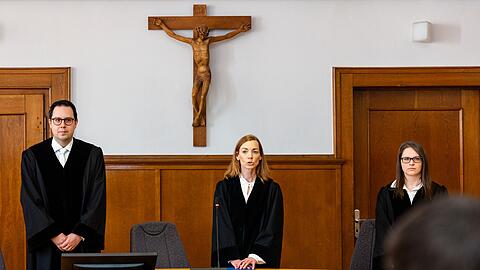 Die Vorsitzende Richterin (M) bei der Urteilsverk&uuml;ndung.