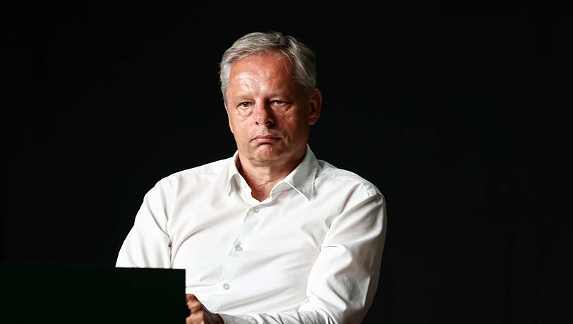 Die Löwen um Geschäftsführer Thomas Probst tüfteln an der neuen Saison - und haben ein Sondertrikot. Die Löwen um Geschäftsführer Thomas Probst tüfteln an der neuen Saison - und haben ein Sondertrikot.