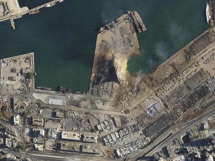 Stark zerstört sind viele Gebäude nach einer Explosion im Hafen von Beirut.