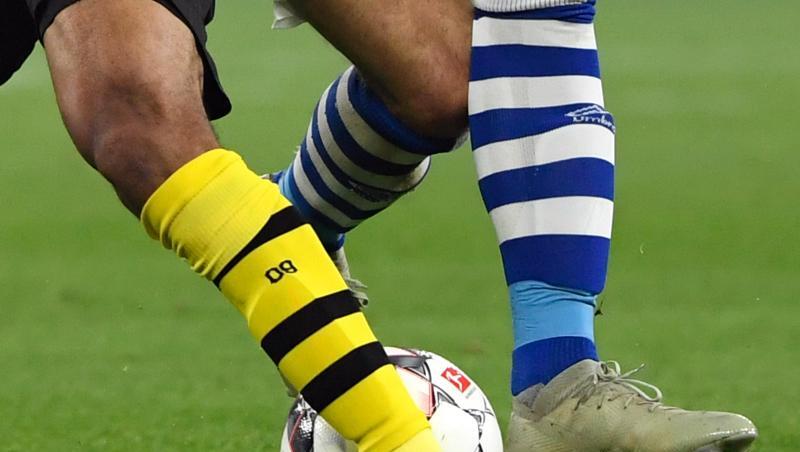 Der Ball rollt wieder in der Bundesliga: Auch im Derby zwischen dem BVB und Schalke. Der Ball rollt wieder in der Bundesliga: Auch im Derby zwischen dem BVB und Schalke.