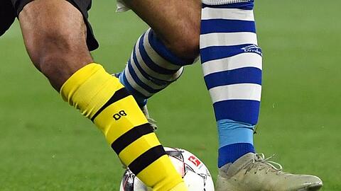Der Ball rollt wieder in der Bundesliga: Auch im Derby zwischen dem BVB und Schalke.