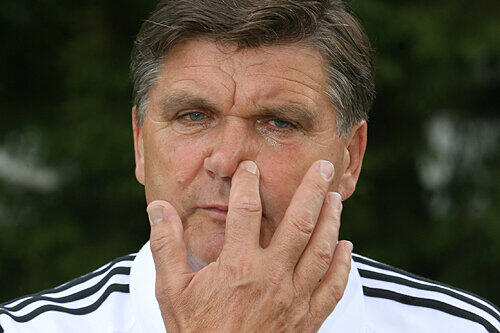 Pocht auf seinen sehr, sehr gut dotierten Vertrag: Nürnbergs Ex-Trainer Hans Meyer.