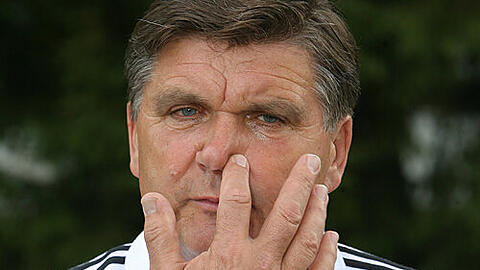 Pocht auf seinen sehr, sehr gut dotierten Vertrag: Nürnbergs Ex-Trainer Hans Meyer.