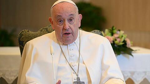 Die Katholiken bangen um Papst Franziskus.